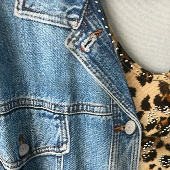 NWOT Super Fun Graphic Shirt! - Picture 2 of 9